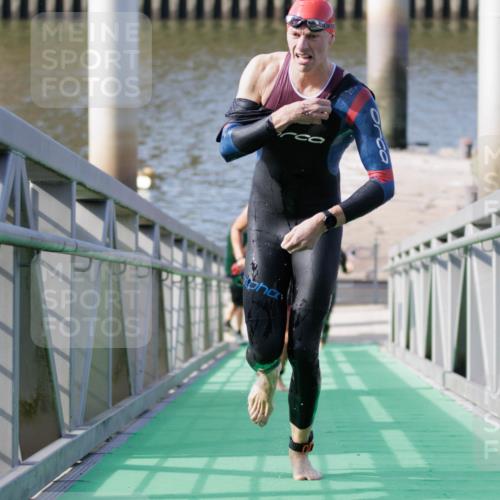 10.08.2025 - GEWOBA Citytriathlon Bremen H.Heesch http://msf.ph/oto/8545375 10.08.2025 10:14:39 Schwimmen 374, 391, 438 meine-sportfotos.de