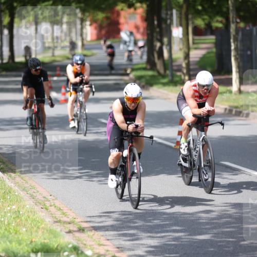 10.08.2025 - GEWOBA Citytriathlon Bremen Yannick Fuchs http://msf.ph/oto/8545376 10.08.2025 12:57:14 Radfahren 559, 572, 723, 730, 758, 849, 879, 900, 940, 969, 1003 meine-sportfotos.de
