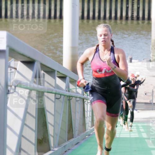 10.08.2025 - GEWOBA Citytriathlon Bremen H.Heesch http://msf.ph/oto/8545378 10.08.2025 10:14:41 Schwimmen 374, 375, 391, 398, 438 meine-sportfotos.de