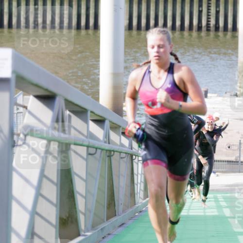 10.08.2025 - GEWOBA Citytriathlon Bremen H.Heesch http://msf.ph/oto/8545382 10.08.2025 10:14:41 Schwimmen 374, 375, 391, 398, 438 meine-sportfotos.de