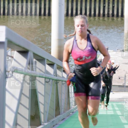 10.08.2025 - GEWOBA Citytriathlon Bremen H.Heesch http://msf.ph/oto/8545385 10.08.2025 10:14:41 Schwimmen 374, 375, 391, 398, 438 meine-sportfotos.de