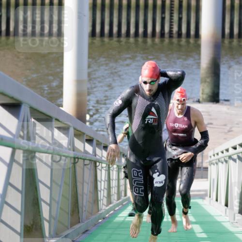 10.08.2025 - GEWOBA Citytriathlon Bremen H.Heesch http://msf.ph/oto/8545394 10.08.2025 10:14:44 Schwimmen 374, 375, 391, 398, 438 meine-sportfotos.de