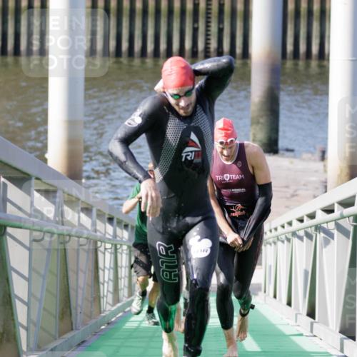 10.08.2025 - GEWOBA Citytriathlon Bremen H.Heesch http://msf.ph/oto/8545409 10.08.2025 10:14:44 Schwimmen 374, 375, 391, 398, 438 meine-sportfotos.de