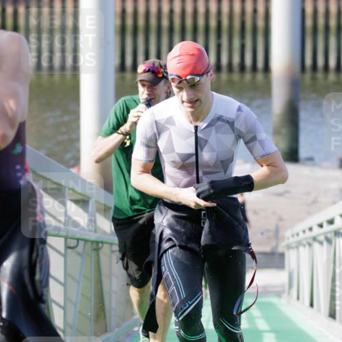 10.08.2025 - GEWOBA Citytriathlon Bremen H.Heesch http://msf.ph/oto/8545432 10.08.2025 10:14:47 Schwimmen 374, 375, 391, 398, 438 meine-sportfotos.de