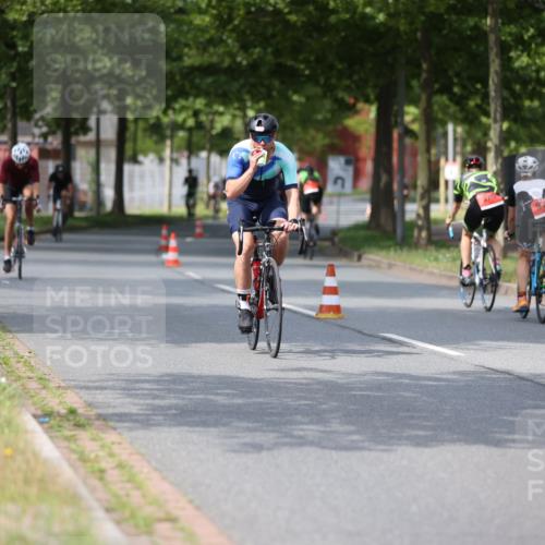 10.08.2025 - GEWOBA Citytriathlon Bremen Yannick Fuchs http://msf.ph/oto/8545440 10.08.2025 12:58:35 Radfahren 609, 726, 762, 795, 802, 870, 910 meine-sportfotos.de