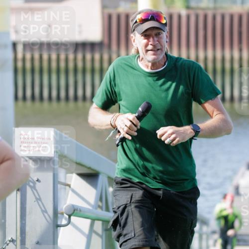 10.08.2025 - GEWOBA Citytriathlon Bremen H.Heesch http://msf.ph/oto/8545446 10.08.2025 10:14:48 Schwimmen 374, 375, 391, 398, 438, 507 meine-sportfotos.de