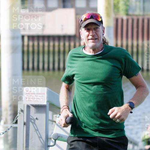10.08.2025 - GEWOBA Citytriathlon Bremen H.Heesch http://msf.ph/oto/8545452 10.08.2025 10:14:48 Schwimmen 374, 375, 391, 398, 438, 507 meine-sportfotos.de