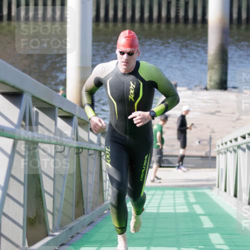 10.08.2025 - GEWOBA Citytriathlon Bremen H.Heesch http://msf.ph/oto/8545551 10.08.2025 10:14:54 Schwimmen 375, 398, 507 meine-sportfotos.de