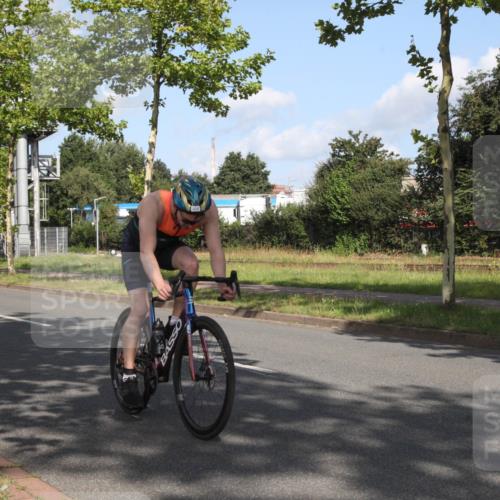 10.08.2025 - GEWOBA Citytriathlon Bremen Yannick Fuchs http://msf.ph/oto/8545563 10.08.2025 10:32:41 Radfahren 349, 371, 384, 406, 426, 432, 473, 483, 502 meine-sportfotos.de