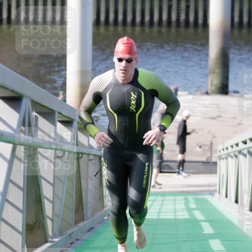 10.08.2025 - GEWOBA Citytriathlon Bremen H.Heesch http://msf.ph/oto/8545591 10.08.2025 10:14:54 Schwimmen 375, 398, 507 meine-sportfotos.de