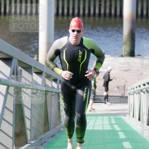 10.08.2025 - GEWOBA Citytriathlon Bremen H.Heesch http://msf.ph/oto/8545656 10.08.2025 10:14:54 Schwimmen 375, 398, 507 meine-sportfotos.de