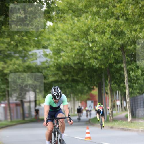 10.08.2025 - GEWOBA Citytriathlon Bremen Yannick Fuchs http://msf.ph/oto/8545657 10.08.2025 12:59:10 Radfahren 596, 611, 709, 710, 846, 1038 meine-sportfotos.de