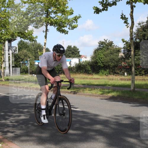 10.08.2025 - GEWOBA Citytriathlon Bremen Yannick Fuchs http://msf.ph/oto/8545674 10.08.2025 10:33:53 Radfahren 81, 97, 151, 161, 245, 350, 394, 400, 409, 419, 427, 451, 491, 504, 512 meine-sportfotos.de