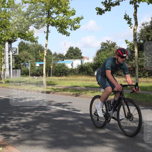 10.08.2025 - GEWOBA Citytriathlon Bremen Yannick Fuchs http://msf.ph/oto/8545678 10.08.2025 10:33:54 Radfahren 81, 97, 151, 161, 239, 245, 394, 400, 409, 419, 427, 451, 491, 504, 512 meine-sportfotos.de