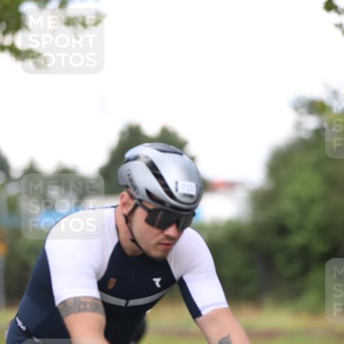 10.08.2025 - GEWOBA Citytriathlon Bremen Yannick Fuchs http://msf.ph/oto/8545683 10.08.2025 12:59:20 Radfahren 596, 606, 611, 709, 710, 846, 899, 975, 978 meine-sportfotos.de