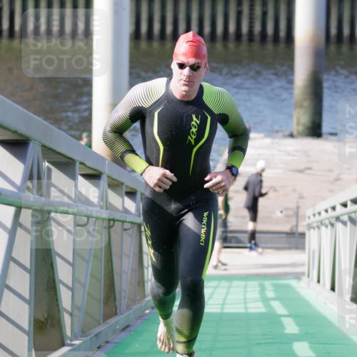 10.08.2025 - GEWOBA Citytriathlon Bremen H.Heesch http://msf.ph/oto/8545691 10.08.2025 10:14:54 Schwimmen 375, 398, 507 meine-sportfotos.de