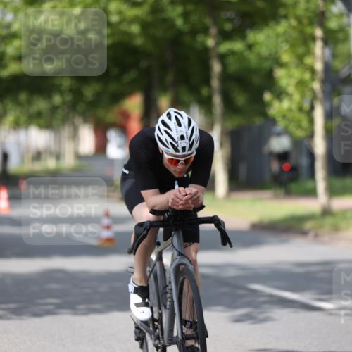 10.08.2025 - GEWOBA Citytriathlon Bremen Yannick Fuchs http://msf.ph/oto/8545694 10.08.2025 12:01:00 Radfahren 579 meine-sportfotos.de