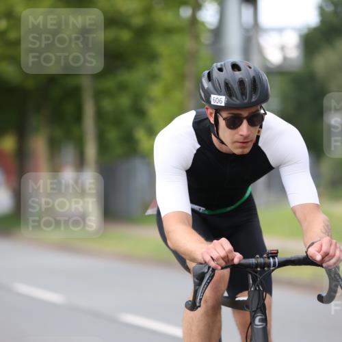 10.08.2025 - GEWOBA Citytriathlon Bremen Yannick Fuchs http://msf.ph/oto/8545703 10.08.2025 12:59:24 Radfahren 596, 606, 611, 709, 710, 846, 899, 975, 978 meine-sportfotos.de