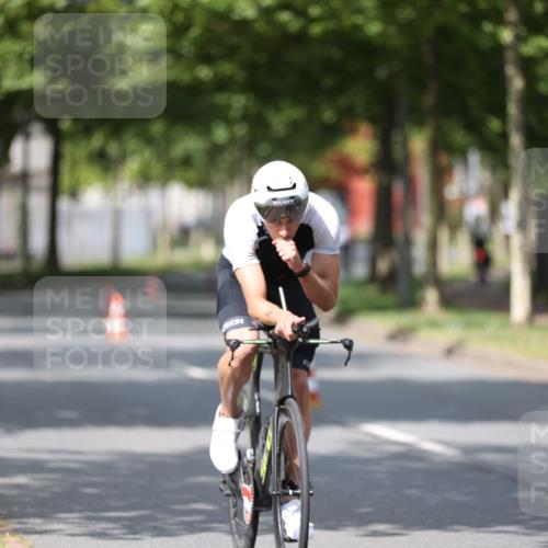 10.08.2025 - GEWOBA Citytriathlon Bremen Yannick Fuchs http://msf.ph/oto/8545713 10.08.2025 12:01:07 Radfahren 579 meine-sportfotos.de