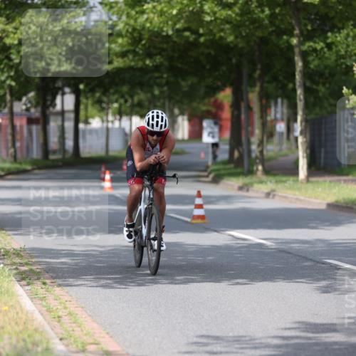 10.08.2025 - GEWOBA Citytriathlon Bremen Yannick Fuchs http://msf.ph/oto/8545752 10.08.2025 12:01:47 Radfahren 553, 560 meine-sportfotos.de