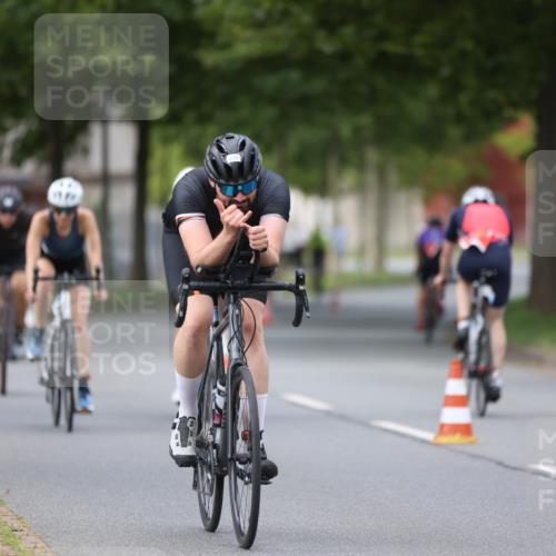 10.08.2025 - GEWOBA Citytriathlon Bremen Yannick Fuchs http://msf.ph/oto/8545797 10.08.2025 12:59:50 Radfahren 595, 614, 623, 628, 644, 698, 835, 850, 889, 907, 934, 949, 1002, 1030 meine-sportfotos.de