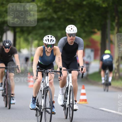 10.08.2025 - GEWOBA Citytriathlon Bremen Yannick Fuchs http://msf.ph/oto/8545811 10.08.2025 12:59:52 Radfahren 595, 614, 623, 628, 644, 698, 835, 850, 871, 889, 907, 934, 949, 1002, 1030 meine-sportfotos.de