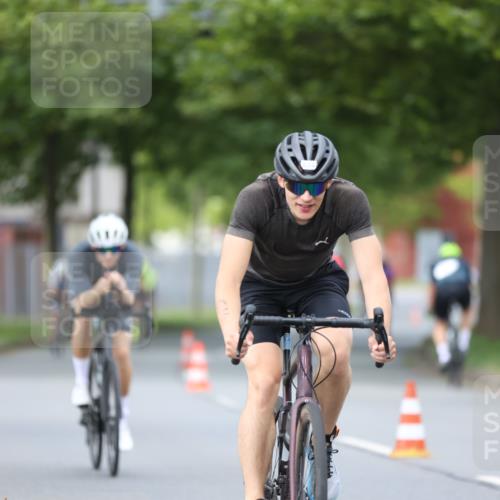 10.08.2025 - GEWOBA Citytriathlon Bremen Yannick Fuchs http://msf.ph/oto/8545818 10.08.2025 12:59:53 Radfahren 595, 614, 623, 628, 644, 698, 835, 850, 871, 889, 907, 934, 949, 1002, 1022, 1030 meine-sportfotos.de
