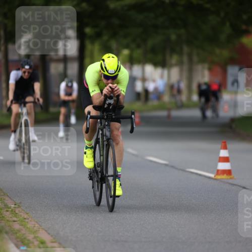 10.08.2025 - GEWOBA Citytriathlon Bremen Yannick Fuchs http://msf.ph/oto/8545837 10.08.2025 12:59:58 Radfahren 614, 623, 628, 652, 698, 835, 848, 850, 871, 889, 907, 934, 1002, 1012, 1022, 1030 meine-sportfotos.de