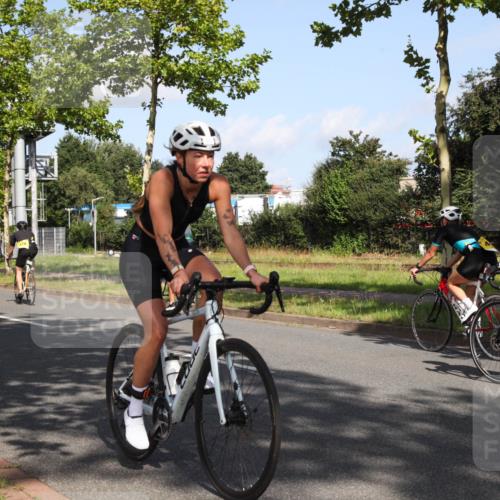 10.08.2025 - GEWOBA Citytriathlon Bremen Yannick Fuchs http://msf.ph/oto/8545839 10.08.2025 10:35:37 Radfahren 83, 109, 137, 356, 392, 418, 454, 466, 480 meine-sportfotos.de