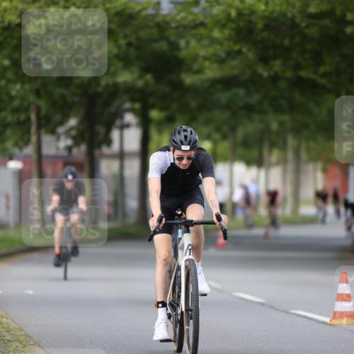 10.08.2025 - GEWOBA Citytriathlon Bremen Yannick Fuchs http://msf.ph/oto/8545851 10.08.2025 12:59:59 Radfahren 614, 623, 628, 652, 698, 835, 848, 850, 871, 889, 907, 934, 1002, 1012, 1022, 1030 meine-sportfotos.de
