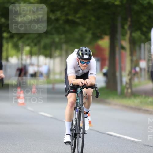 10.08.2025 - GEWOBA Citytriathlon Bremen Yannick Fuchs http://msf.ph/oto/8545857 10.08.2025 13:00:00 Radfahren 614, 623, 628, 652, 698, 835, 848, 850, 871, 889, 907, 934, 1002, 1012, 1022, 1030 meine-sportfotos.de