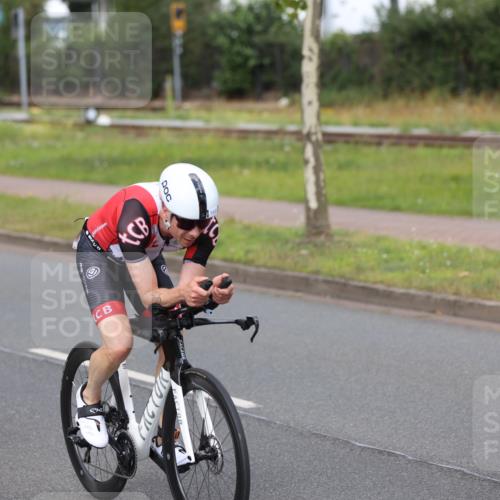10.08.2025 - GEWOBA Citytriathlon Bremen Yannick Fuchs http://msf.ph/oto/8545867 10.08.2025 12:02:46 Radfahren 566, 637 meine-sportfotos.de
