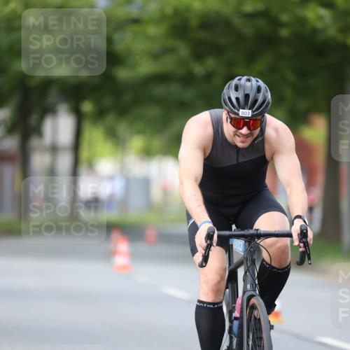 10.08.2025 - GEWOBA Citytriathlon Bremen Yannick Fuchs http://msf.ph/oto/8545906 10.08.2025 13:00:13 Radfahren 652, 665, 803, 835, 848, 871, 983, 1012, 1022, 1030 meine-sportfotos.de