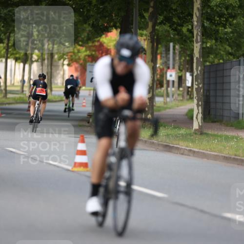 10.08.2025 - GEWOBA Citytriathlon Bremen Yannick Fuchs http://msf.ph/oto/8545935 10.08.2025 13:00:24 Radfahren 665, 803, 983 meine-sportfotos.de