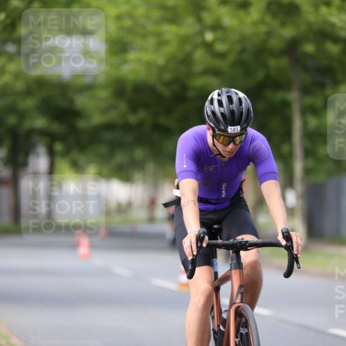 10.08.2025 - GEWOBA Citytriathlon Bremen Yannick Fuchs http://msf.ph/oto/8545996 10.08.2025 13:00:44 Radfahren 581, 613, 677, 785, 1023 meine-sportfotos.de