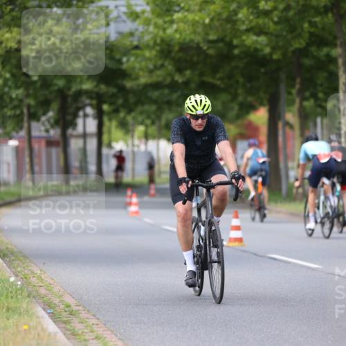 10.08.2025 - GEWOBA Citytriathlon Bremen Yannick Fuchs http://msf.ph/oto/8546011 10.08.2025 13:00:47 Radfahren 581, 613, 669, 677, 785, 1023 meine-sportfotos.de