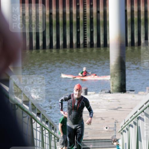 10.08.2025 - GEWOBA Citytriathlon Bremen H.Heesch http://msf.ph/oto/8546012 10.08.2025 10:15:47 Schwimmen 431 meine-sportfotos.de