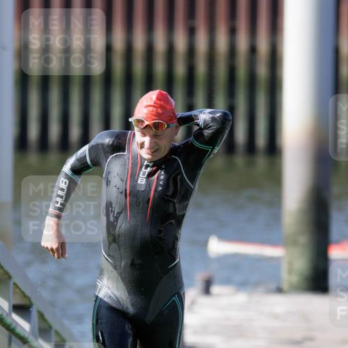10.08.2025 - GEWOBA Citytriathlon Bremen H.Heesch http://msf.ph/oto/8546020 10.08.2025 10:15:51 Schwimmen 431 meine-sportfotos.de