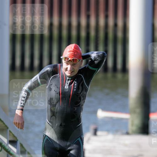 10.08.2025 - GEWOBA Citytriathlon Bremen H.Heesch http://msf.ph/oto/8546022 10.08.2025 10:15:51 Schwimmen 431 meine-sportfotos.de