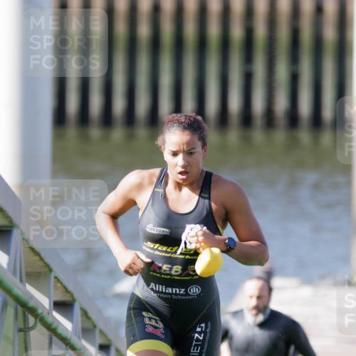 10.08.2025 - GEWOBA Citytriathlon Bremen H.Heesch http://msf.ph/oto/8546052 10.08.2025 10:16:03 Schwimmen 369, 422, 437 meine-sportfotos.de