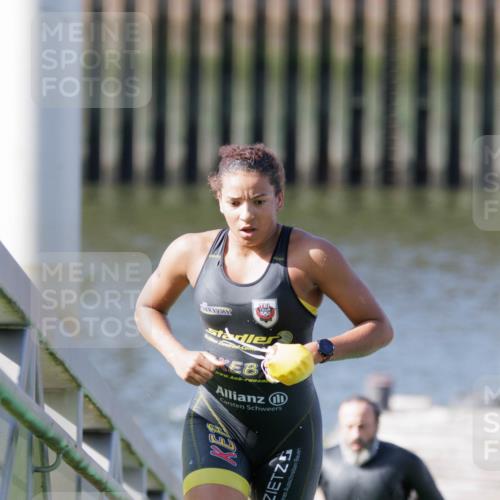 10.08.2025 - GEWOBA Citytriathlon Bremen H.Heesch http://msf.ph/oto/8546056 10.08.2025 10:16:03 Schwimmen 369, 422, 437 meine-sportfotos.de