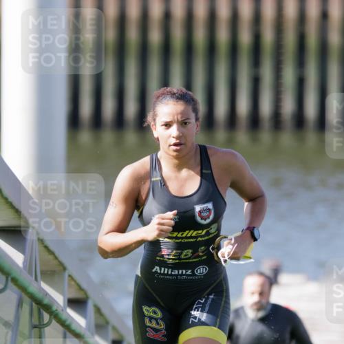 10.08.2025 - GEWOBA Citytriathlon Bremen H.Heesch http://msf.ph/oto/8546063 10.08.2025 10:16:03 Schwimmen 369, 422, 437 meine-sportfotos.de