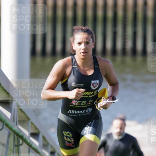 10.08.2025 - GEWOBA Citytriathlon Bremen H.Heesch http://msf.ph/oto/8546066 10.08.2025 10:16:03 Schwimmen 369, 422, 437 meine-sportfotos.de