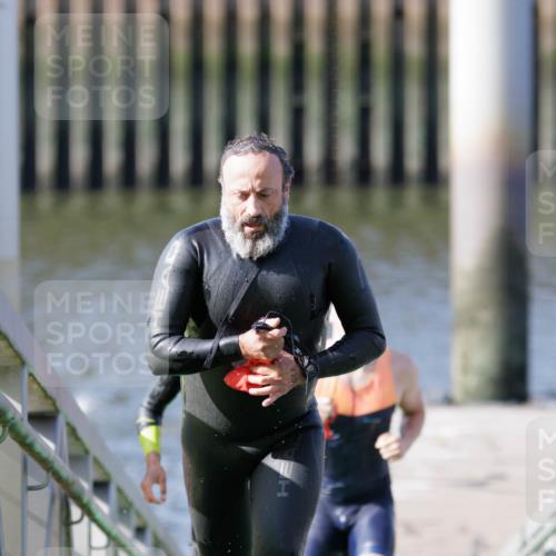 10.08.2025 - GEWOBA Citytriathlon Bremen H.Heesch http://msf.ph/oto/8546077 10.08.2025 10:16:08 Schwimmen 369, 422, 437, 511 meine-sportfotos.de