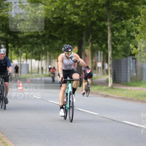 10.08.2025 - GEWOBA Citytriathlon Bremen Yannick Fuchs http://msf.ph/oto/8546082 10.08.2025 13:01:03 Radfahren 646, 669, 677, 684, 713, 837, 862, 926, 944, 1001 meine-sportfotos.de