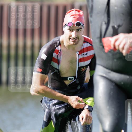 10.08.2025 - GEWOBA Citytriathlon Bremen H.Heesch http://msf.ph/oto/8546093 10.08.2025 10:16:11 Schwimmen 369, 422, 437, 511 meine-sportfotos.de