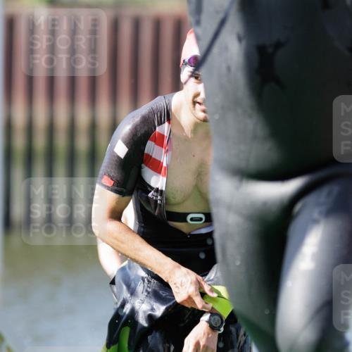 10.08.2025 - GEWOBA Citytriathlon Bremen H.Heesch http://msf.ph/oto/8546099 10.08.2025 10:16:11 Schwimmen 369, 422, 437, 511 meine-sportfotos.de