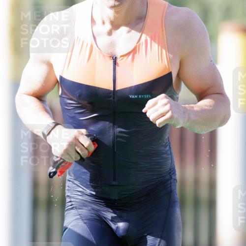 10.08.2025 - GEWOBA Citytriathlon Bremen H.Heesch http://msf.ph/oto/8546117 10.08.2025 10:16:14 Schwimmen 369, 395, 422, 511 meine-sportfotos.de