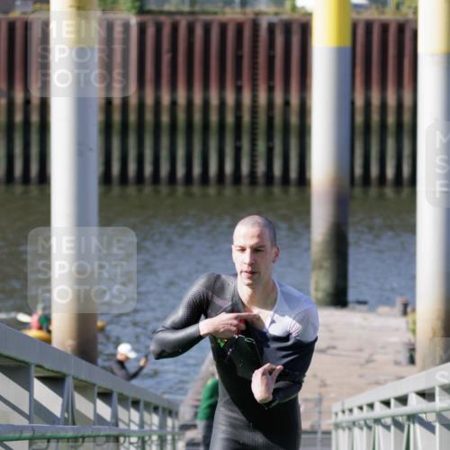 10.08.2025 - GEWOBA Citytriathlon Bremen H.Heesch http://msf.ph/oto/8546124 10.08.2025 10:16:19 Schwimmen 395, 511 meine-sportfotos.de