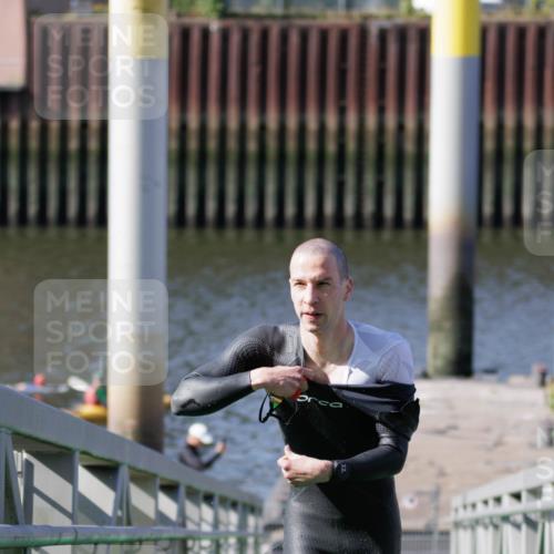 10.08.2025 - GEWOBA Citytriathlon Bremen H.Heesch http://msf.ph/oto/8546130 10.08.2025 10:16:20 Schwimmen 395, 511 meine-sportfotos.de